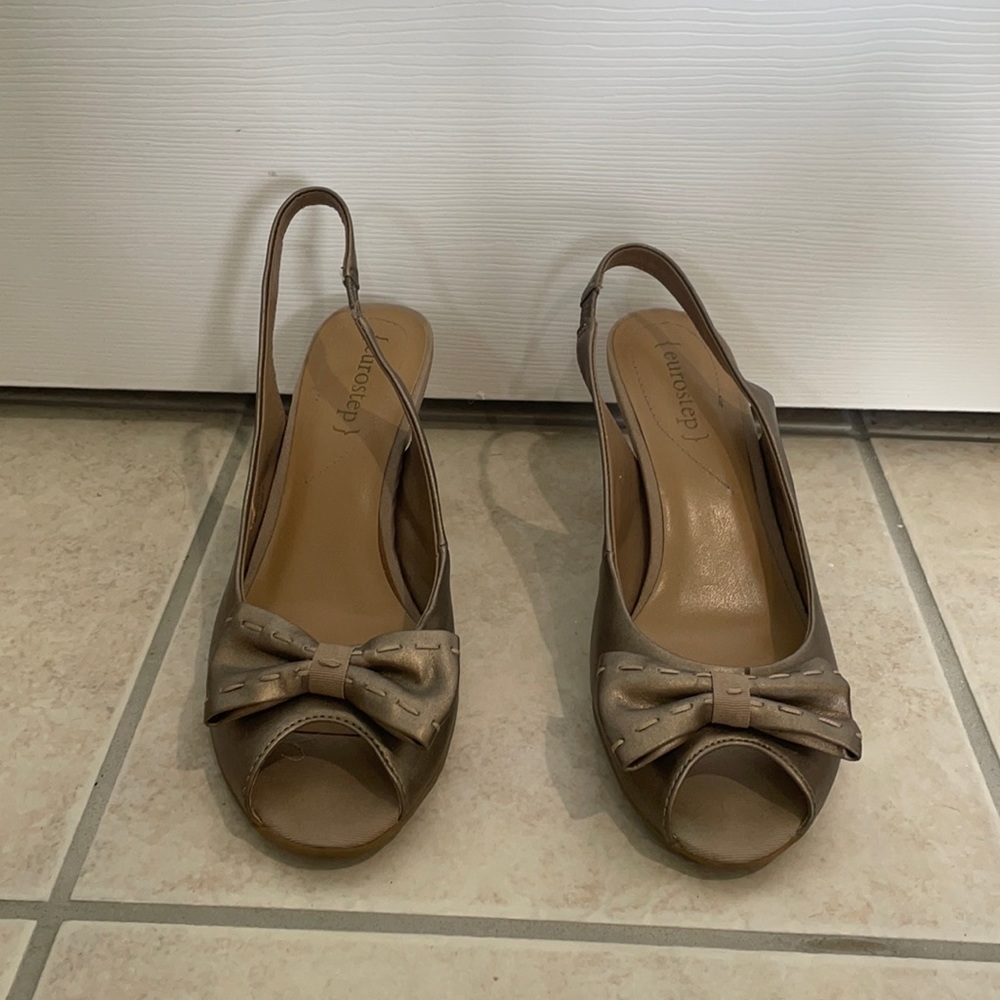 Women’s heels, size 9